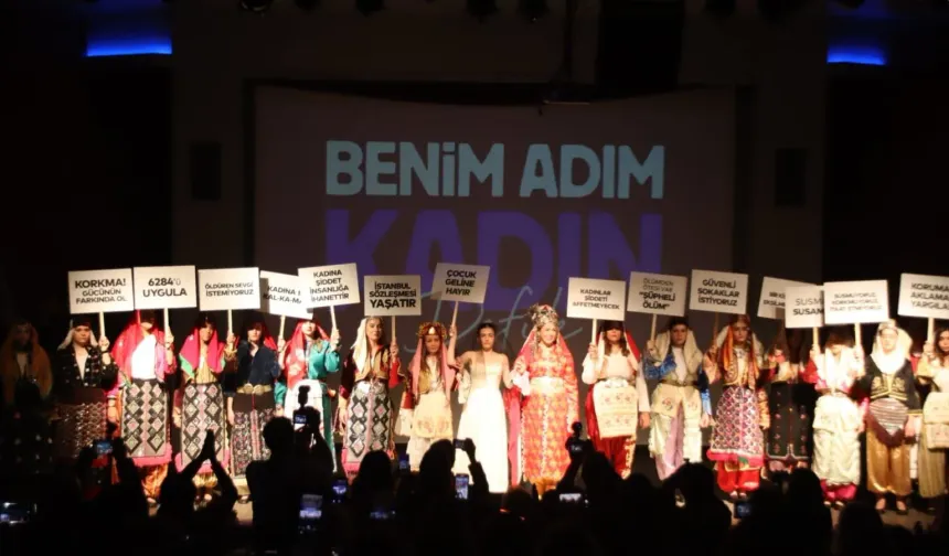 CHP'den "Benim Adım Kadın" defilesi