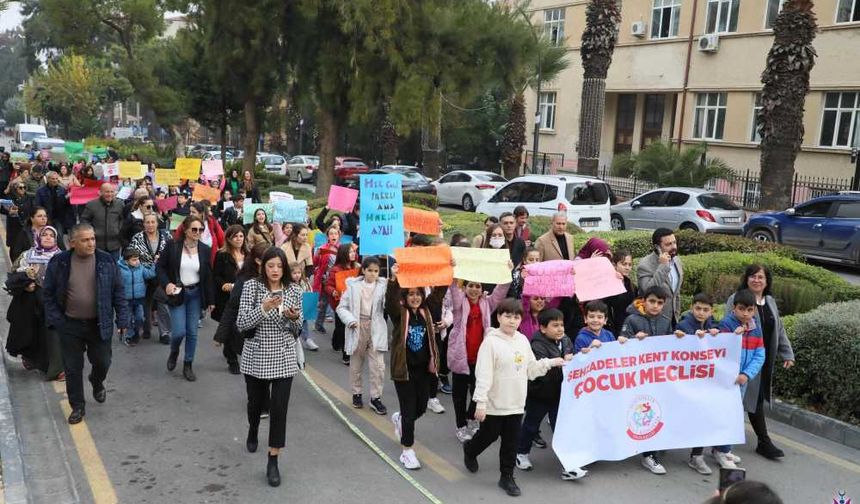 Şehzadeler'de çocuklar hakları için yürüdü